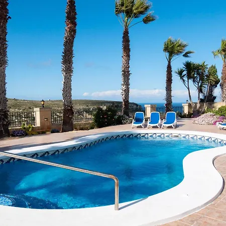 Zest Gozitan & Pool - Happy *