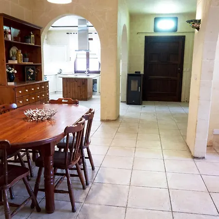 Zest Gozitan & Pool - Happy Qala