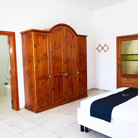 Zest Gozitan & Pool - Happy *