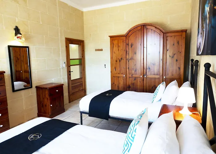 Zest Gozitan & Pool - Happy