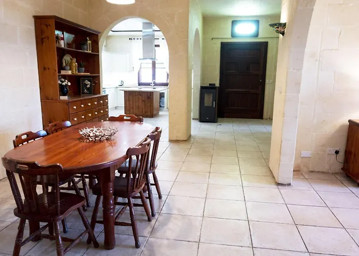 Zest Gozitan & Pool - Happy Qala